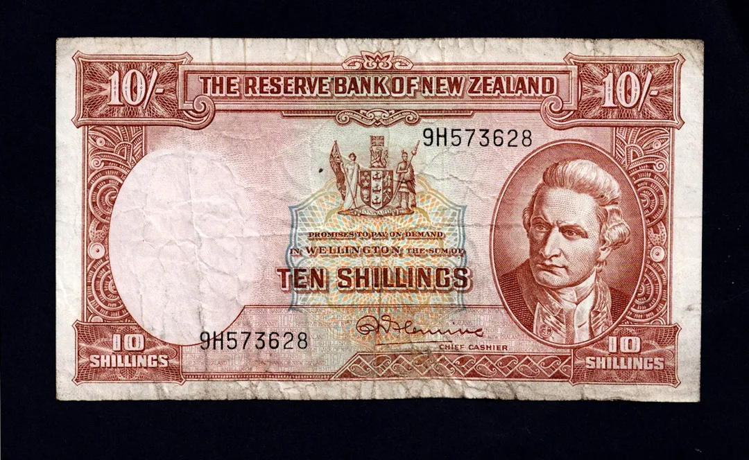 Lot 41 — Reserve Bank of New Zealand 10 Shillings Captain Cook Banknote