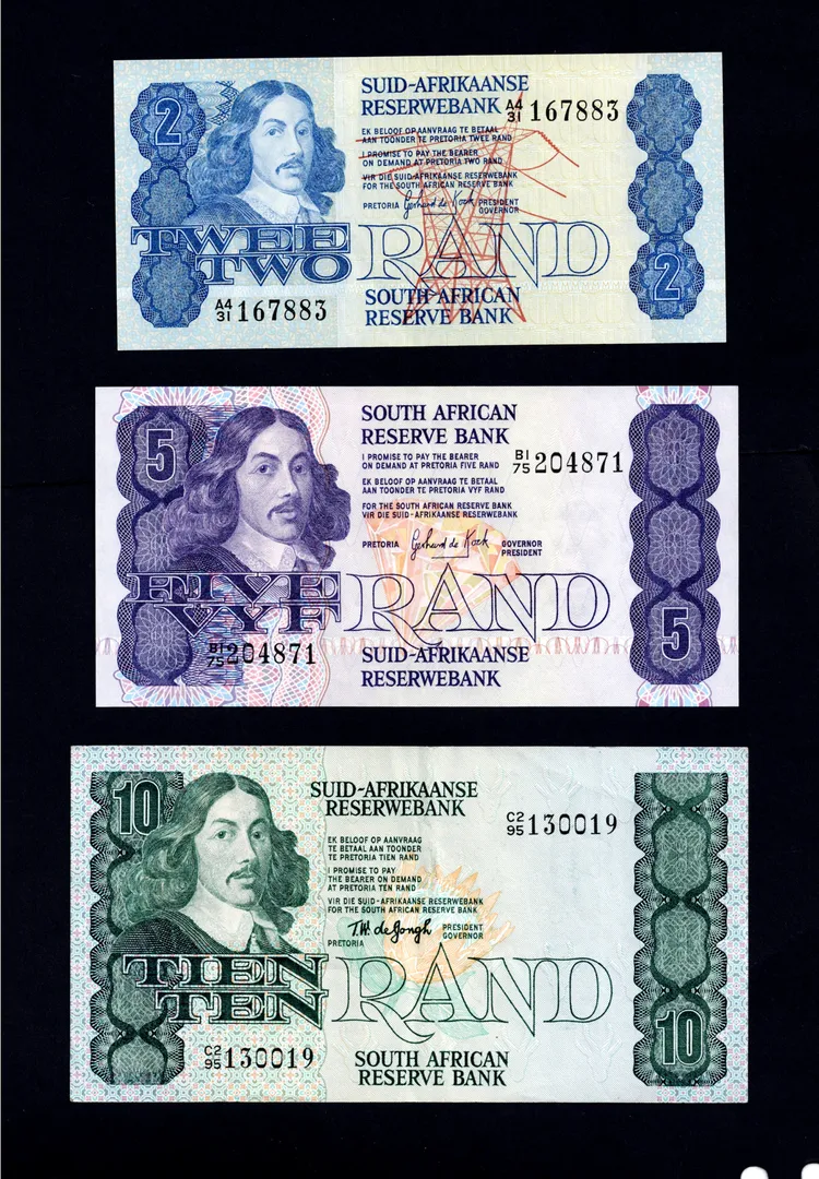 Lot 30 — South African Reserve Bank 2, 5 & 10 Rand Banknote Set