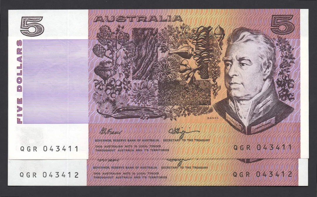 Lot 47 — 1990 $5 Fraser/Higgins General Prefix Pair [QGR]